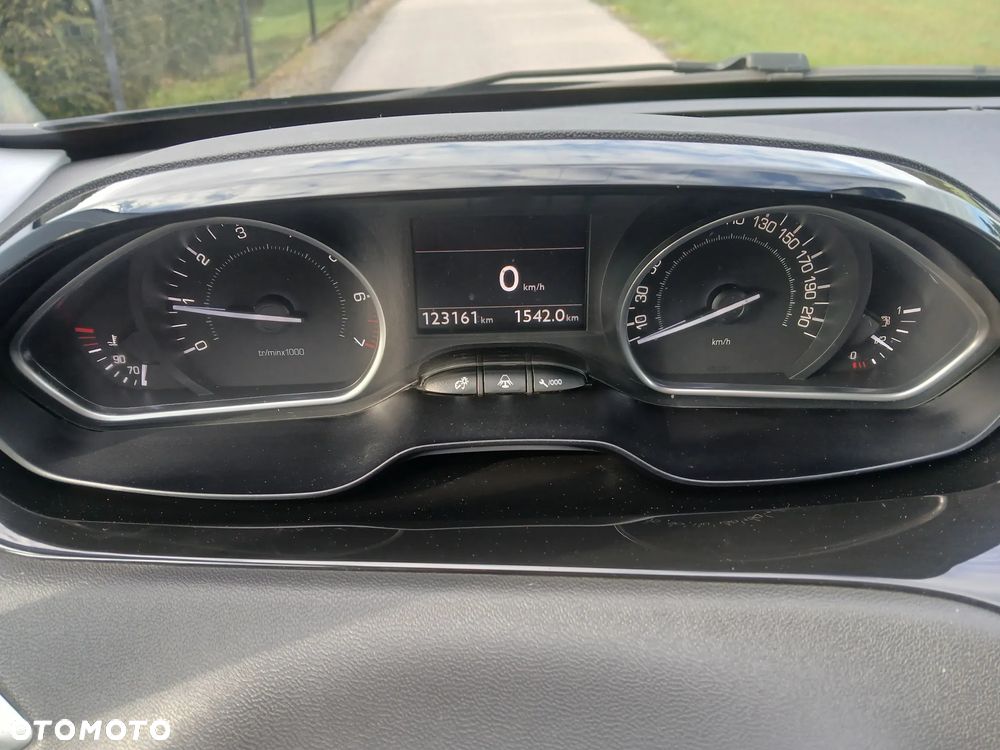 Peugeot 208 120 VTI Allure - 19