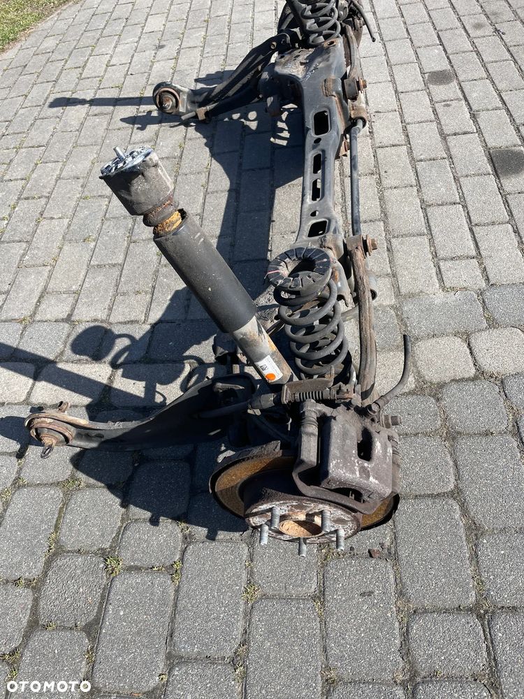HYUNDAI I30 II 12- 1,6B ZWROTNICA PIASTA belka tył kompletna wahacz komplet kombi - 1