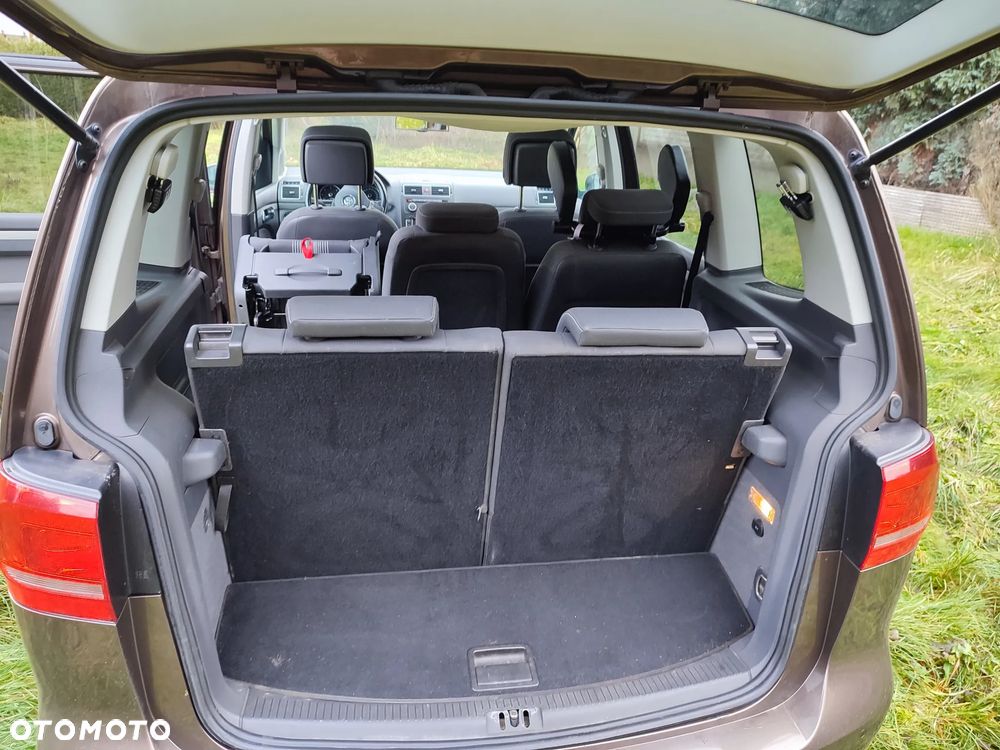 Volkswagen Touran 2.0 TDI DPF Highline DSG - 11