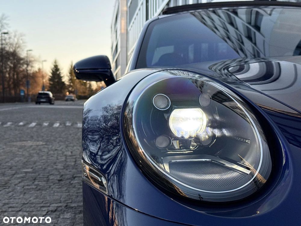 Porsche 911 Carrera - 16