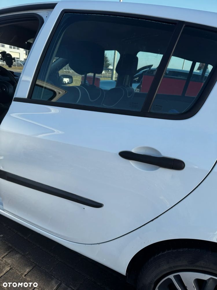 Renault Clio - 11