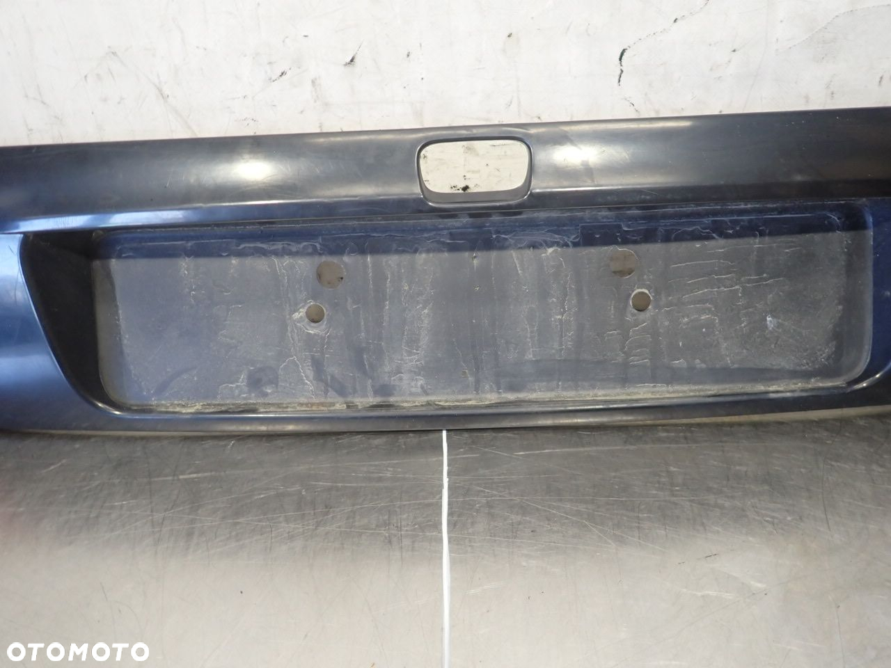 BLENDA KLAPY BAGAŻNIKA VOLVO V40 LIFT 1.9 - 3