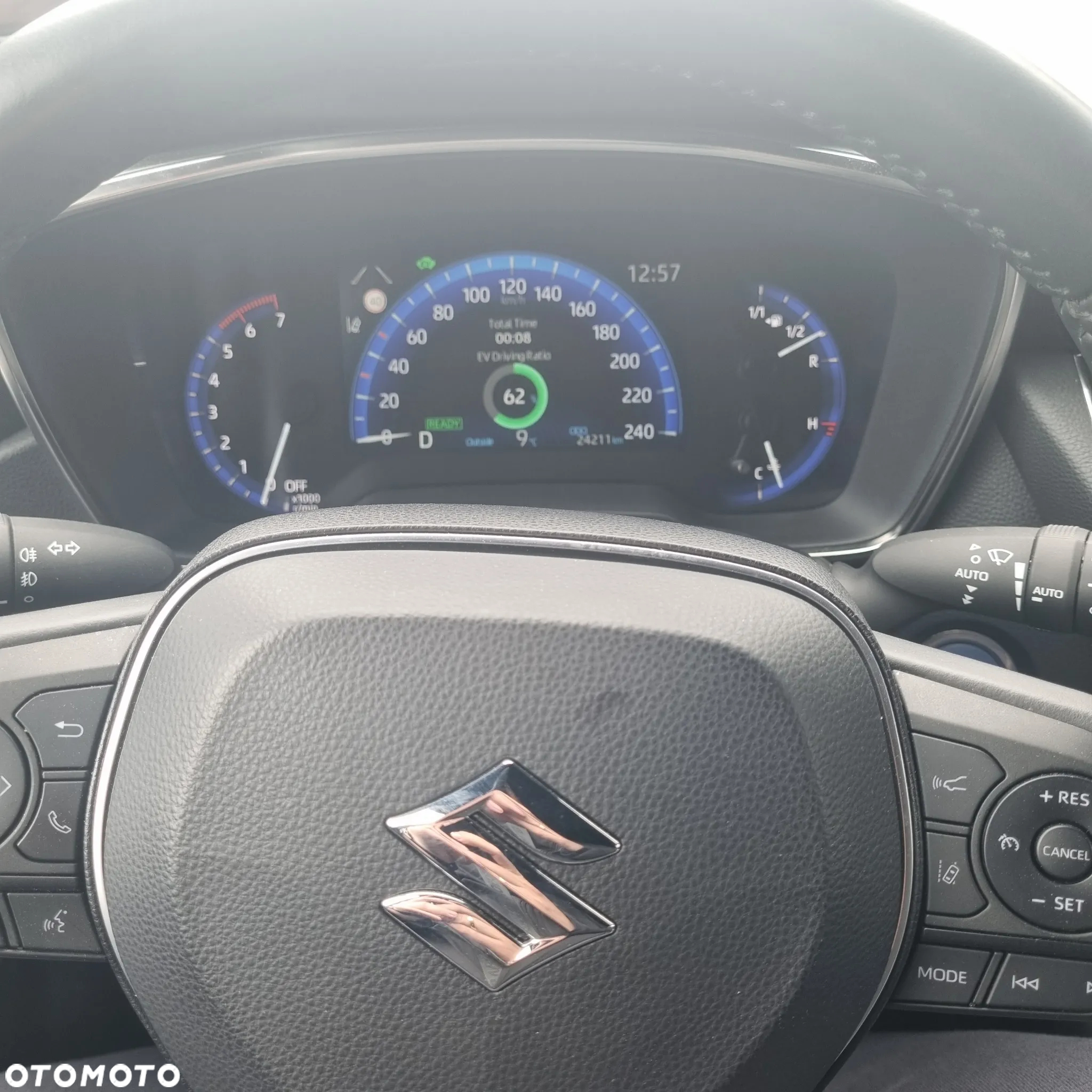 Suzuki Swace 1.8 Hybrid Premium Plus CVT - 13