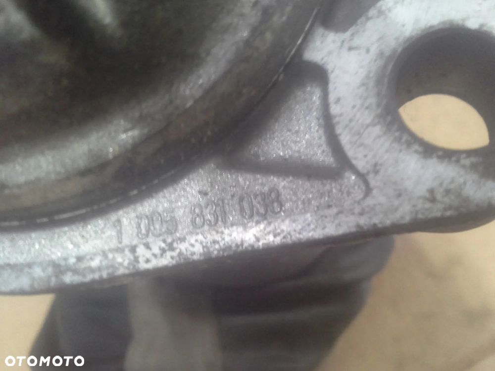 Volkswagen Bora 1.9 TDi rozrusznik Bosch 0001125018 - 8