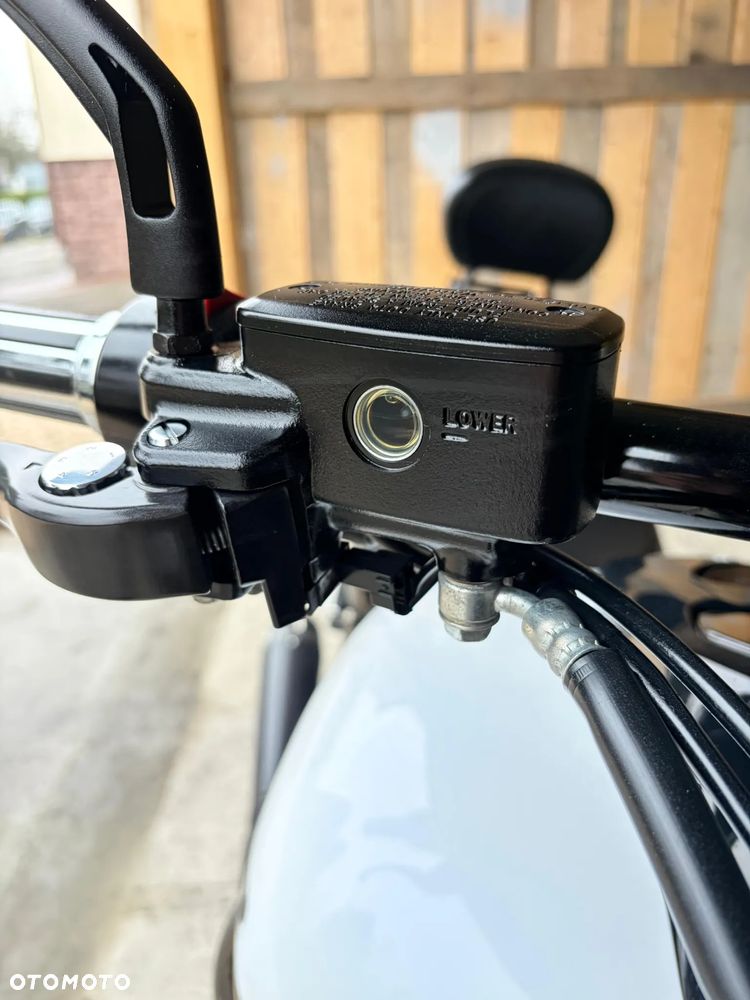 Suzuki Intruder - 22