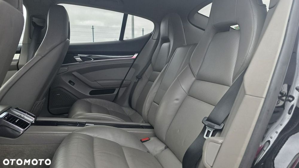 Porsche Panamera - 22