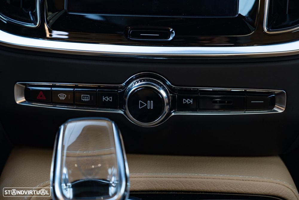 Volvo V60 2.0 T8 AWD TE Inscription - 32