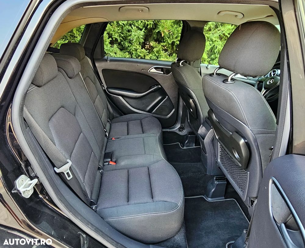 Mercedes-Benz B 180 - 12
