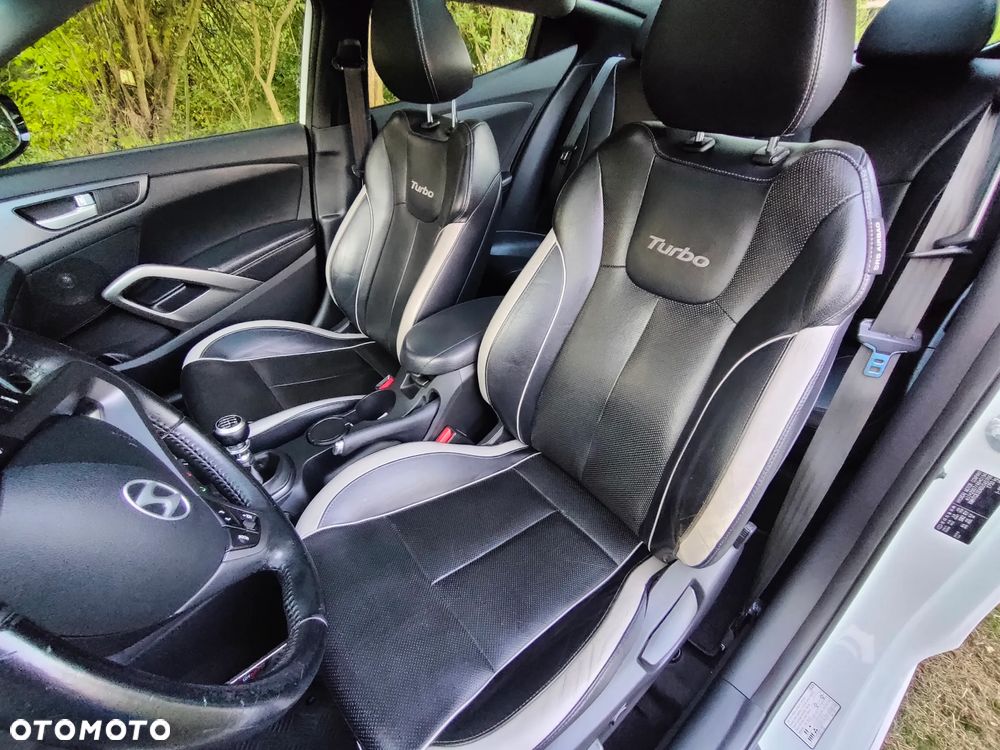 Hyundai Veloster - 22