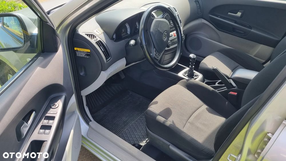 Kia Ceed - 27