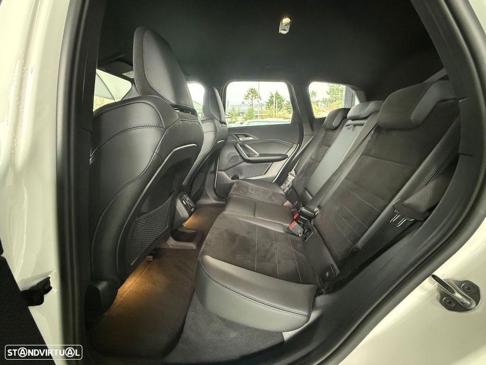 BMW iX1 eDrive20 Pack Desportivo M - 4