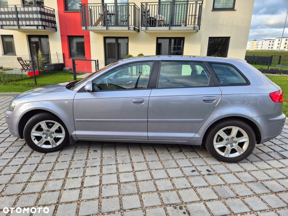 Audi A3 Sportback 1.6 FSI Ambiente - 9