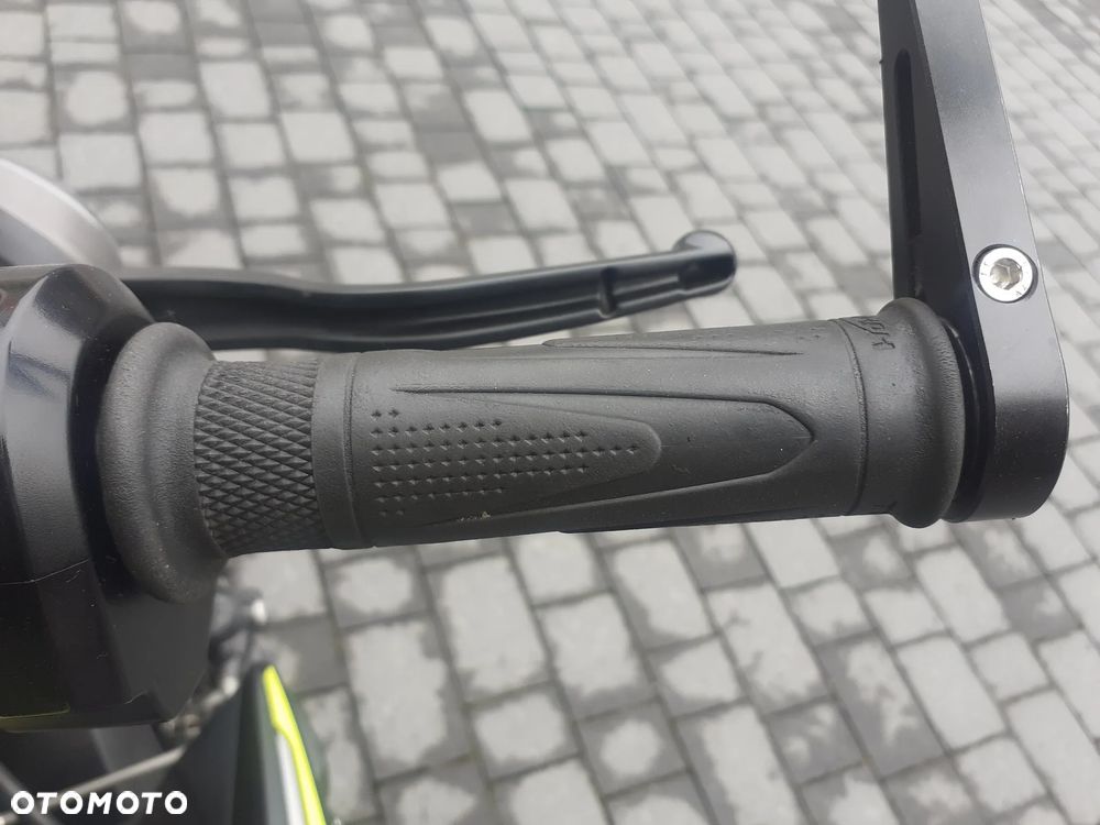 Triumph Street Triple - 35