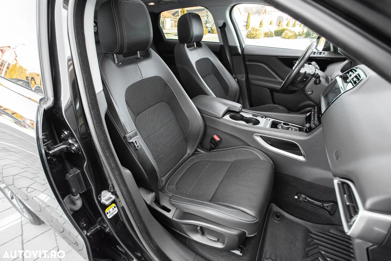 Jaguar F-Pace 30d AWD R-Sport - 11