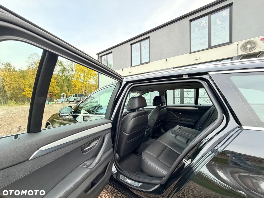 BMW Seria 5 528i Luxury Line - 22