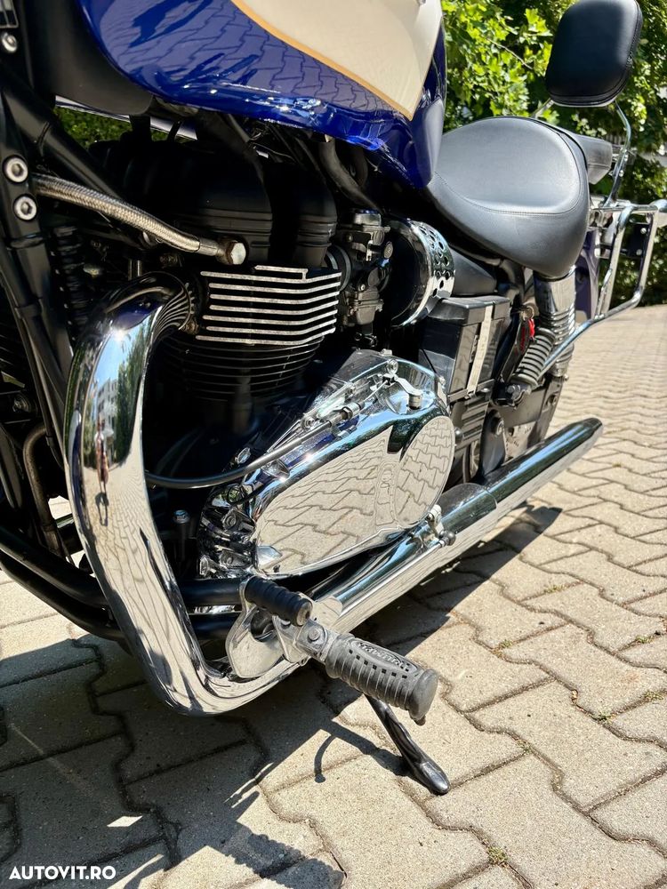 Triumph Bonneville - 10