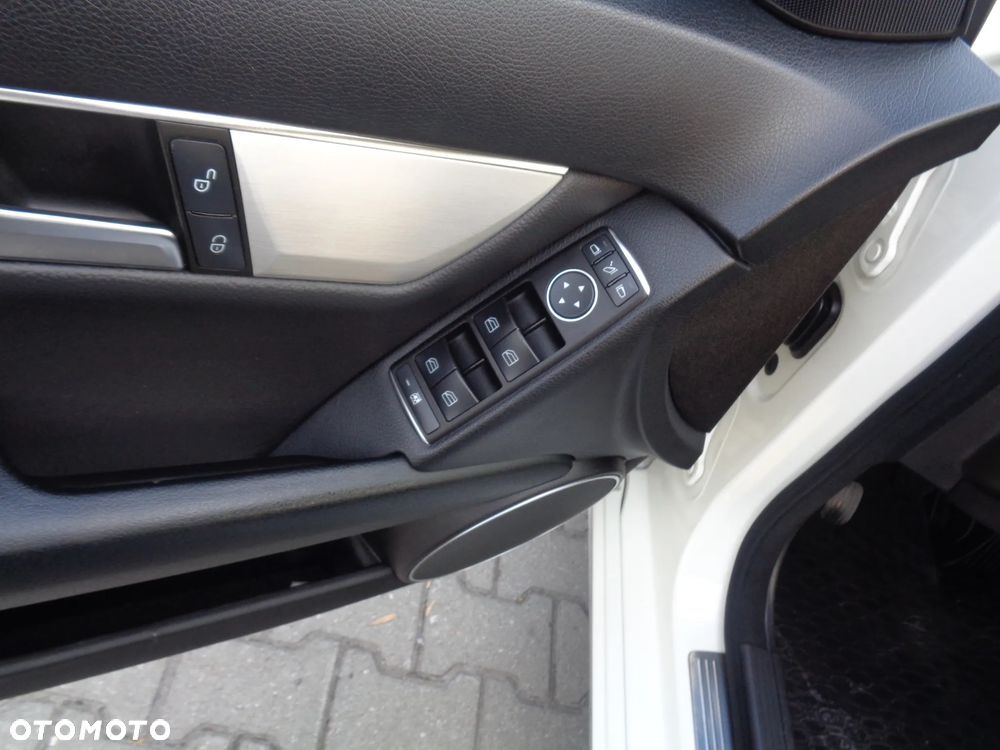 Mercedes-Benz Klasa C 180 BlueEFFICIENCY Avantgarde - 26