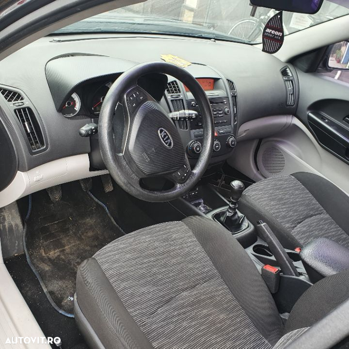 Dezmembram Kia Ceed motor 1,4 b - 5
