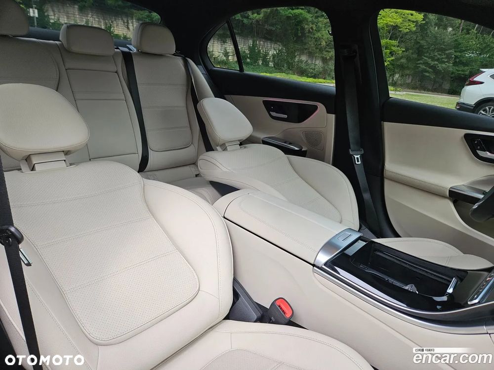 Mercedes-Benz Klasa C 300 4Matic 9G-TRONIC Avantgarde - 8
