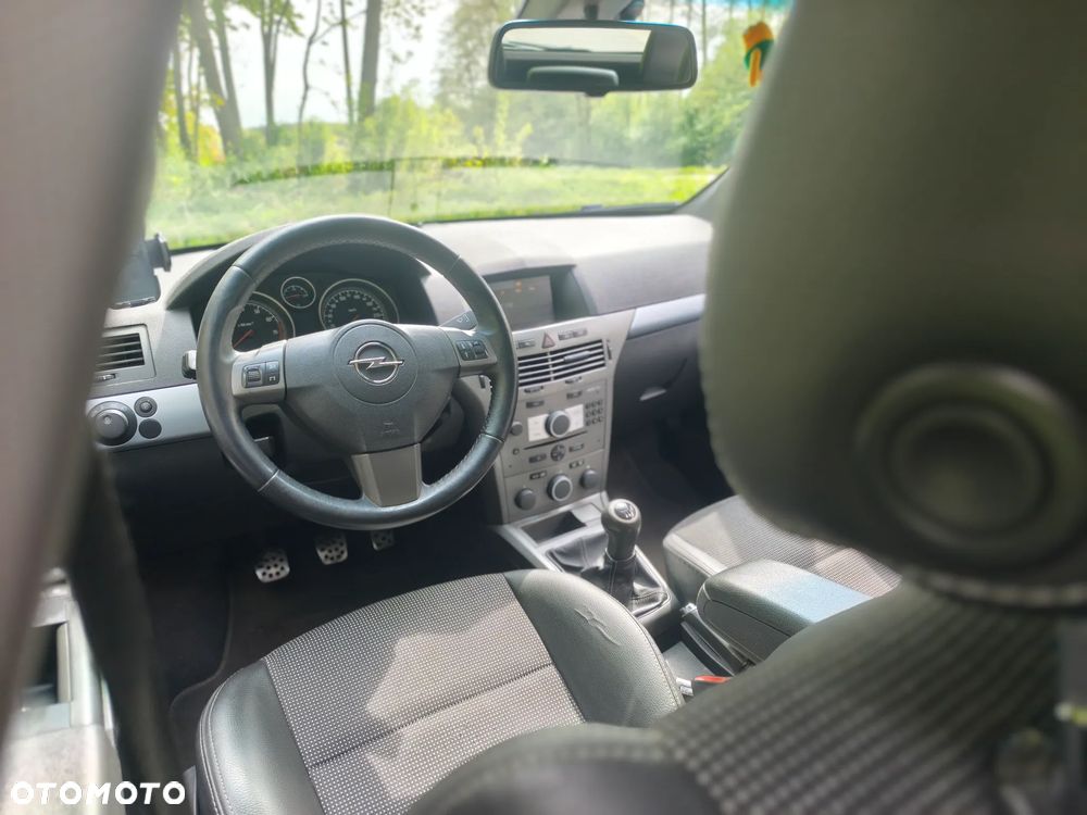 Opel Astra 2.0 T Cosmo - 12