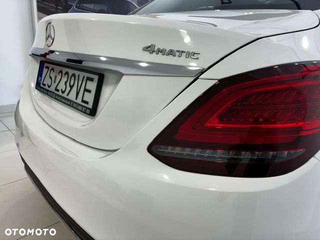 Mercedes-Benz Klasa C 300 4Matic 9G-TRONIC AMG Line - 37