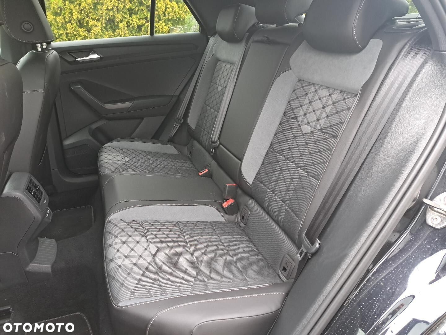 Volkswagen T-Roc - 10