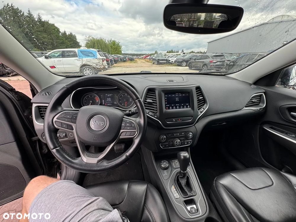 Jeep Cherokee - 12