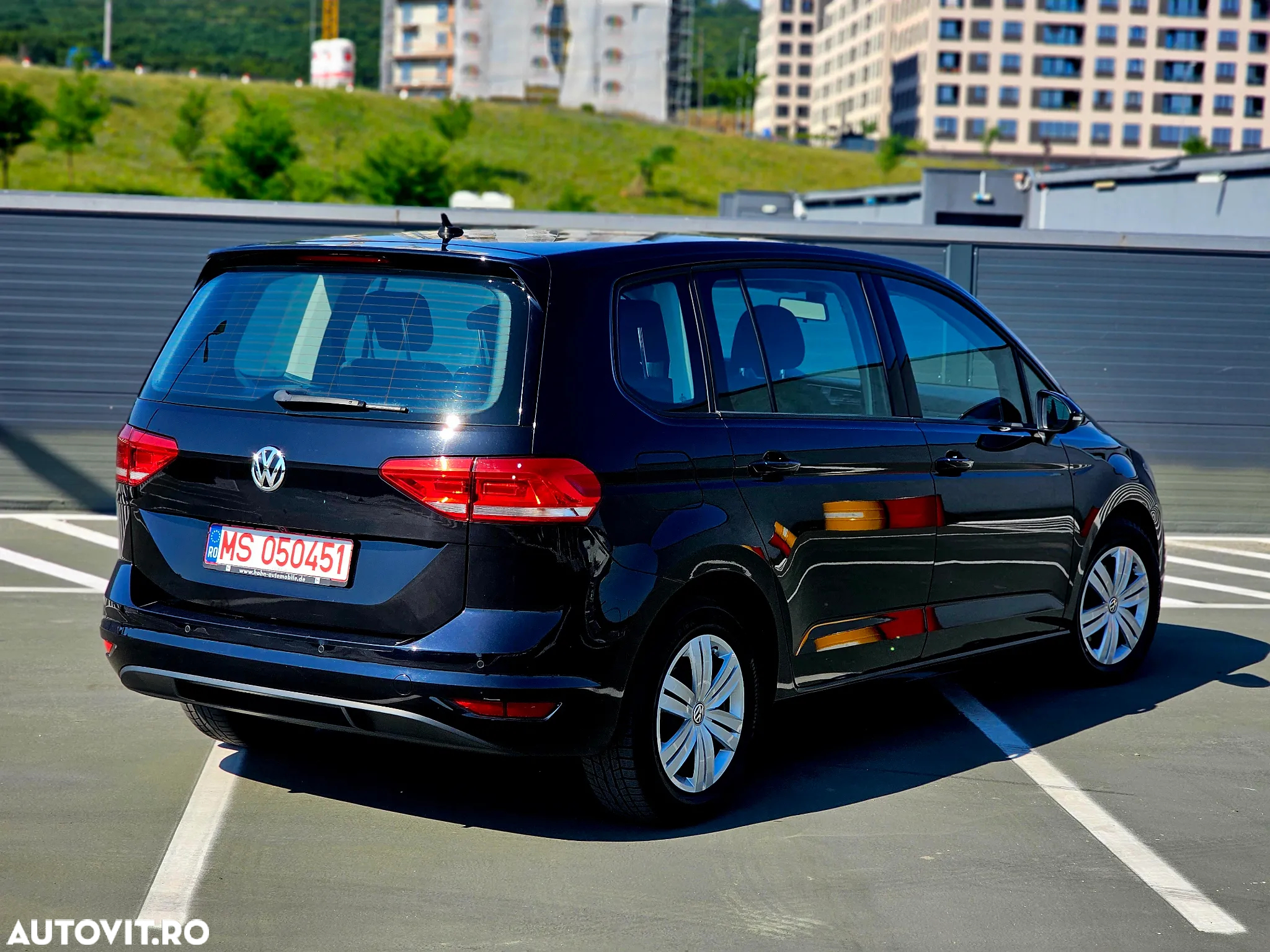 Volkswagen Touran 1.6 TDI DSG Comfortline - 11