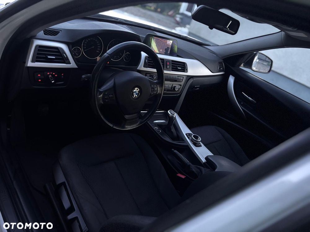 BMW Seria 3 318d - 13