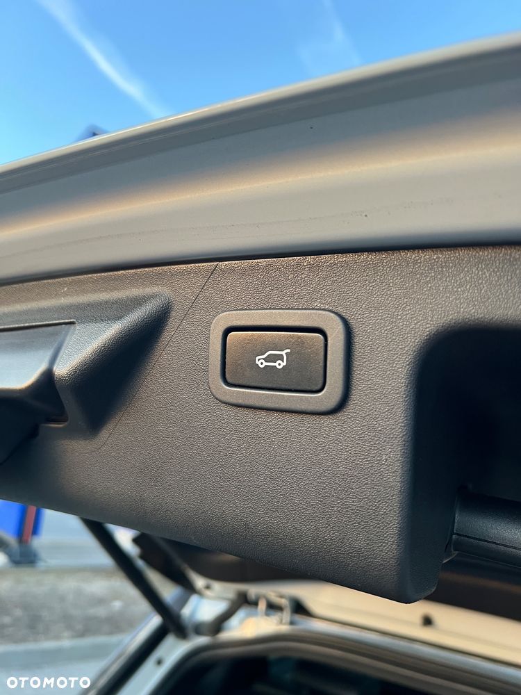 Land Rover Discovery Sport 2.0 TD4 HSE - 9