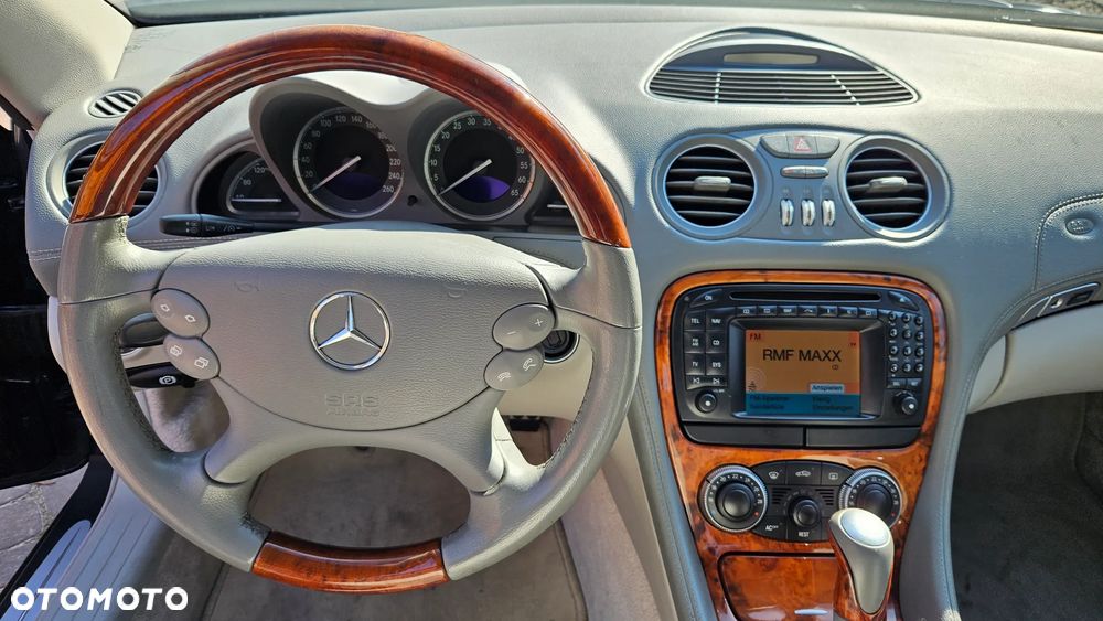 Mercedes-Benz SL - 32