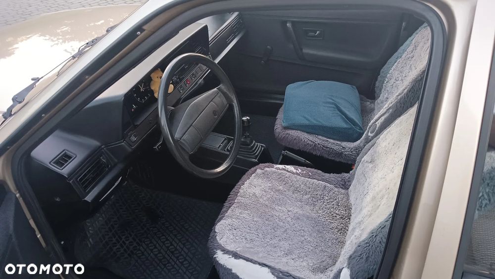 Volkswagen Passat 1.6 CL D - 9