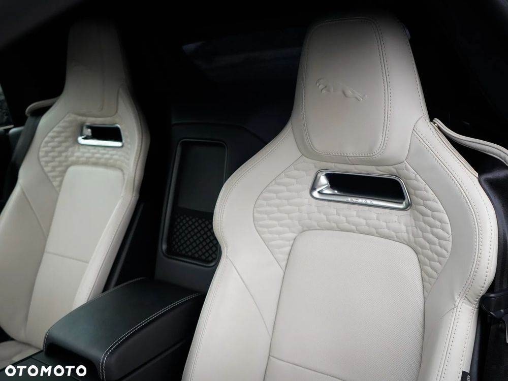 Jaguar F-Type P300 R-Dynamic - 26