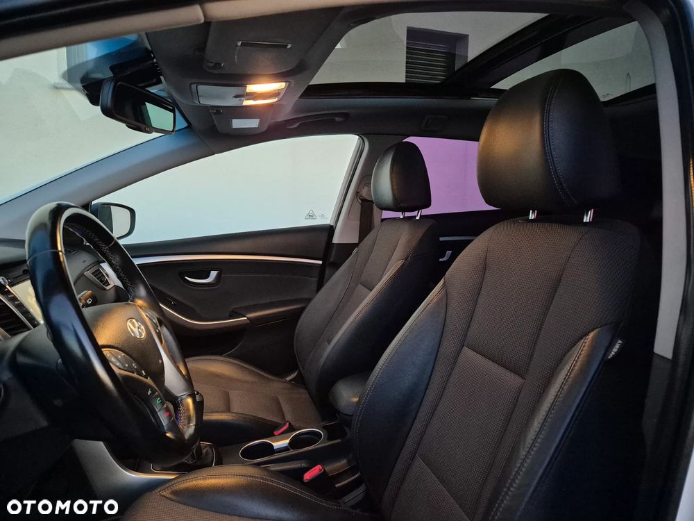 Hyundai i30 1.6 CRDi Premium - 17
