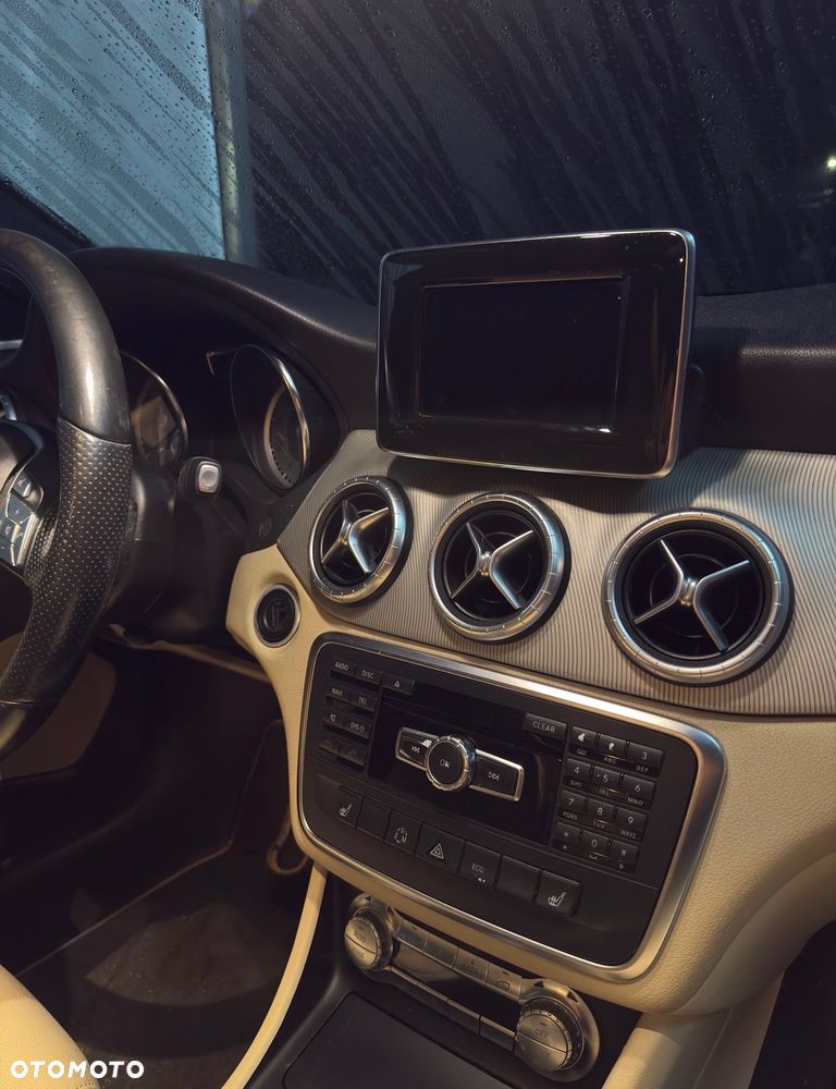 Mercedes-Benz CLA 250 4-Matic - 8