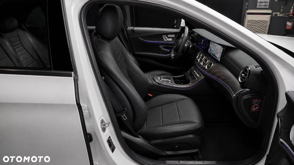Mercedes-Benz Klasa E 300 9G-TRONIC AMG Line - 11
