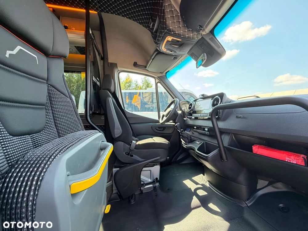 Mercedes-Benz Sprinter 519 - 12