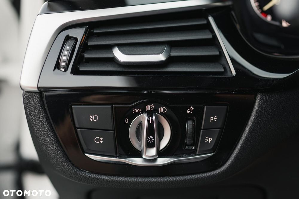 BMW Seria 5 520d - 30