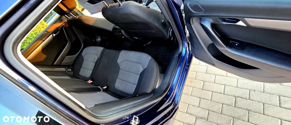 Volkswagen Passat 2.0 TDI BlueMotion Technology Trendline - 14