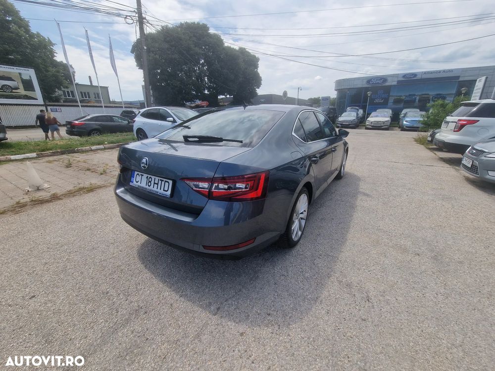 Skoda Superb 2.0 TDI DSG Premium Edition - 3