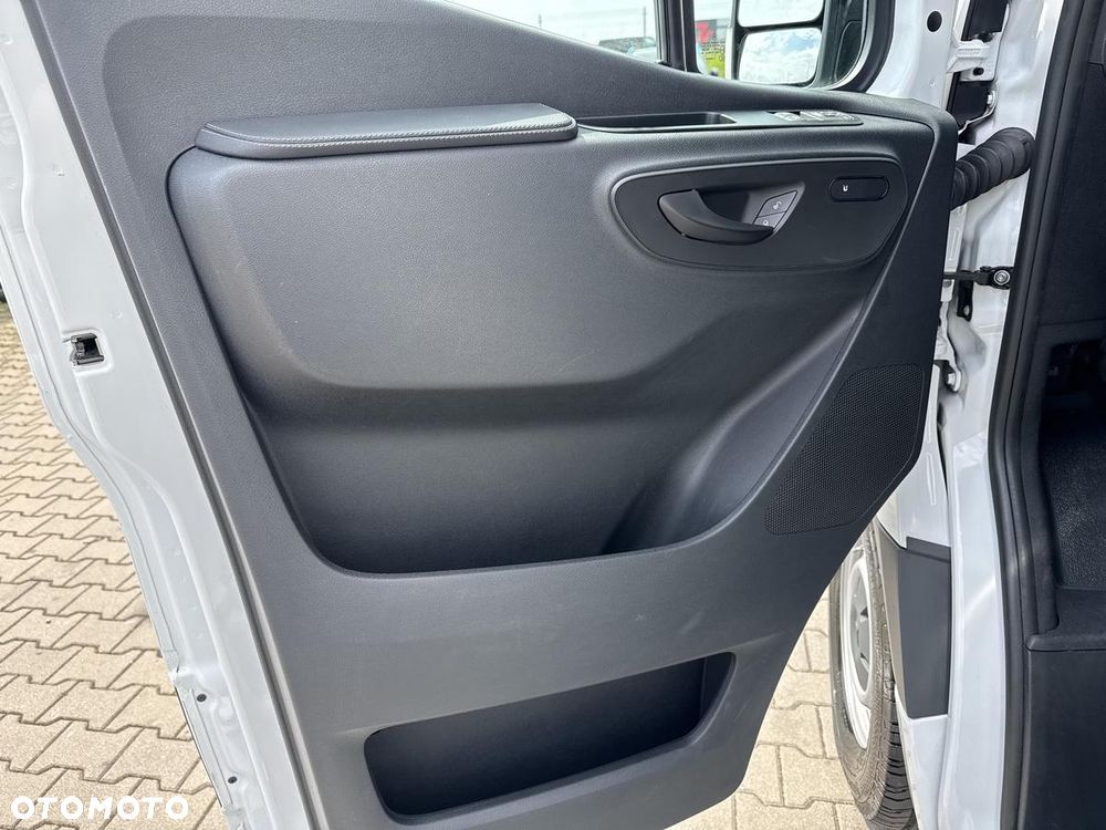 Mercedes-Benz Sprinter - 12