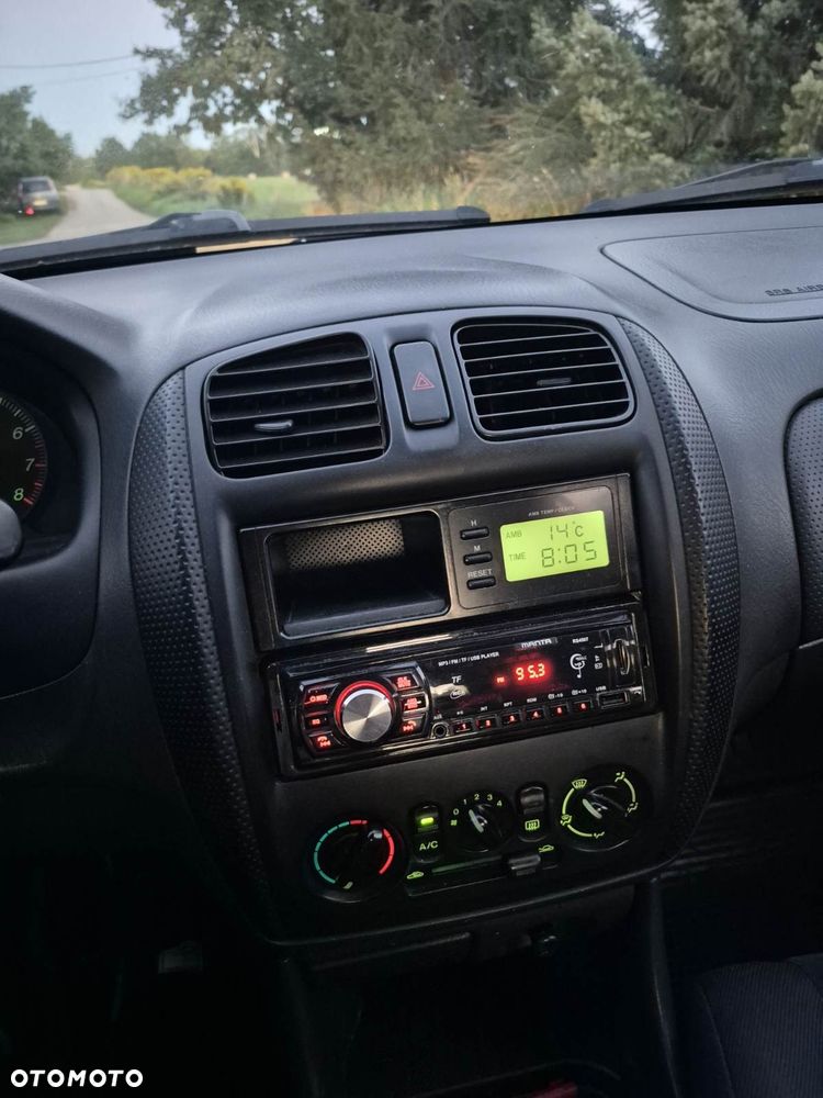 Mazda 323F - 6