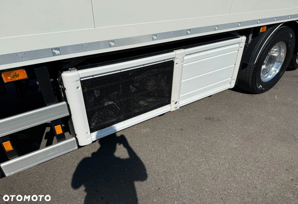 Renault T 440 / CHŁODNIA / SCHMITZ / WINDA / 6×2 /  21 EUROPALET / SYPIALKA / 3 OSIE / 13 LITROWY  SILNIK /  PRZEBIEG 270 TYŚ / ALUSY / AUTOMAT / JAK NOWA / E6 / SPROWADZONA / - 13