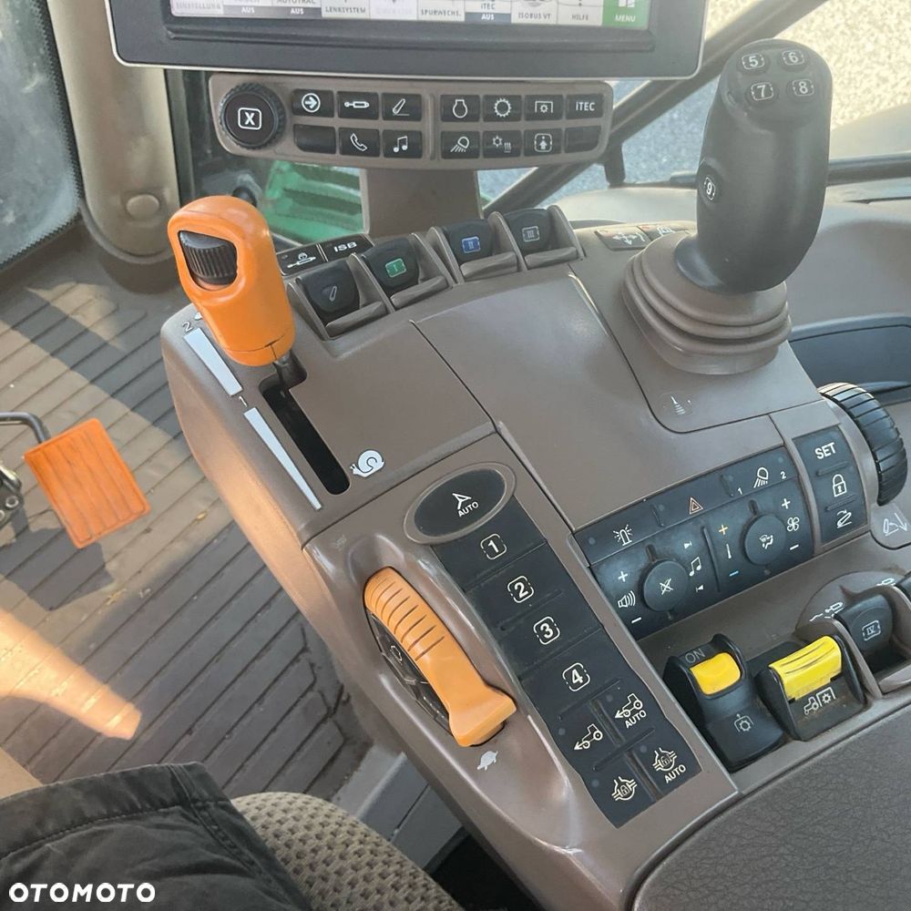 John Deere 6215R - 6