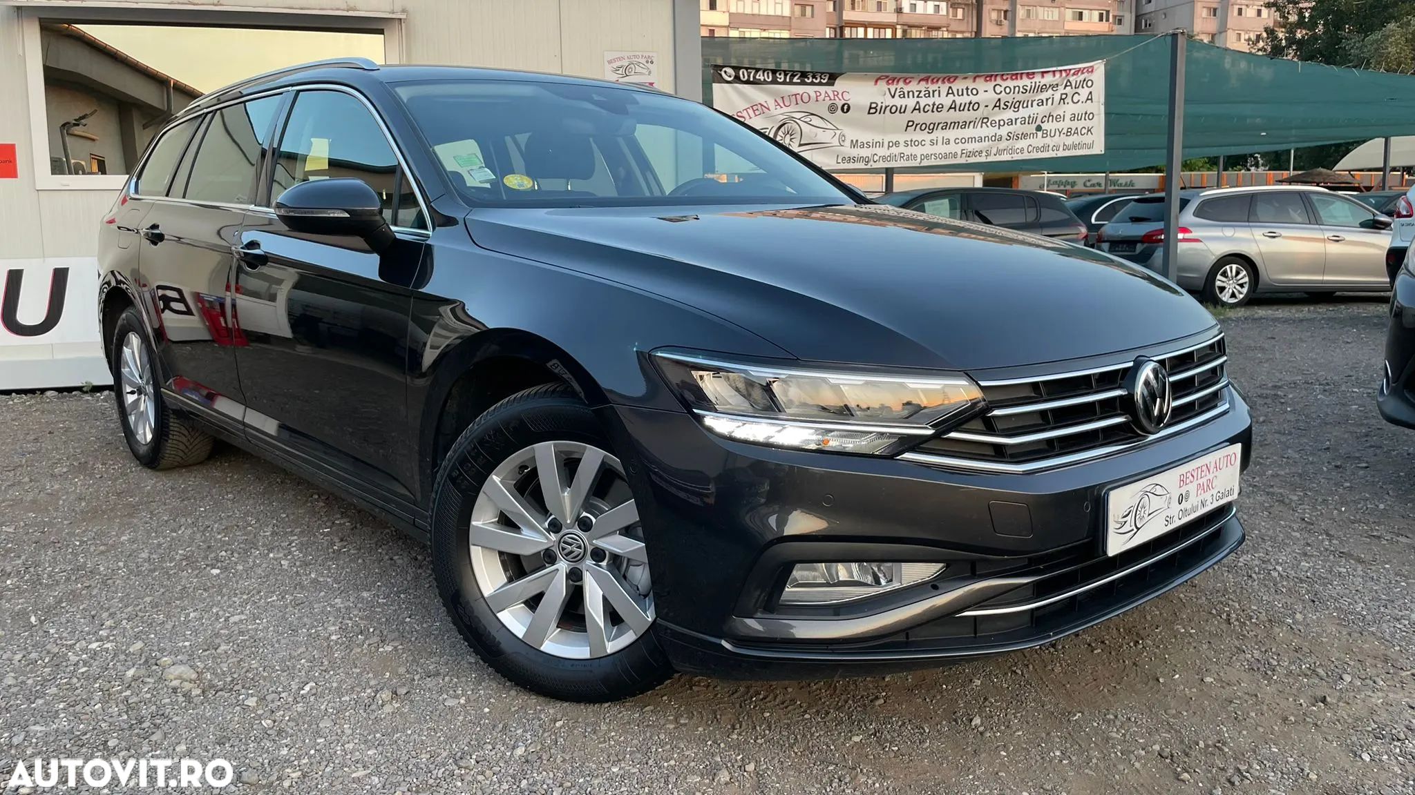 Volkswagen Passat - 1