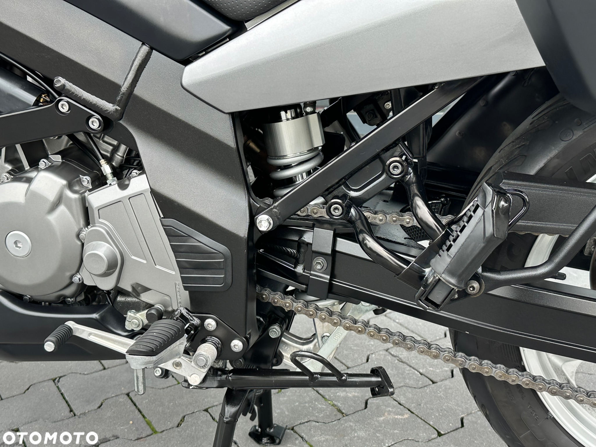 Suzuki V-STROM - 32