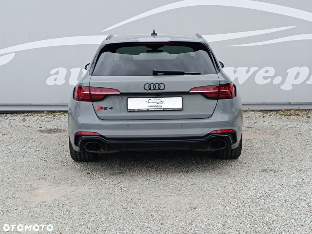 Audi RS4 Avant - 15