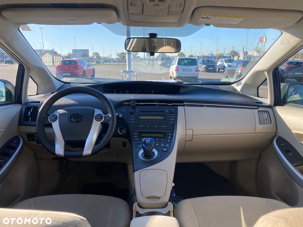 Toyota Prius (Hybrid) - 9