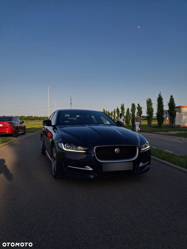 Jaguar XE 2.0 T R-Sport - 2