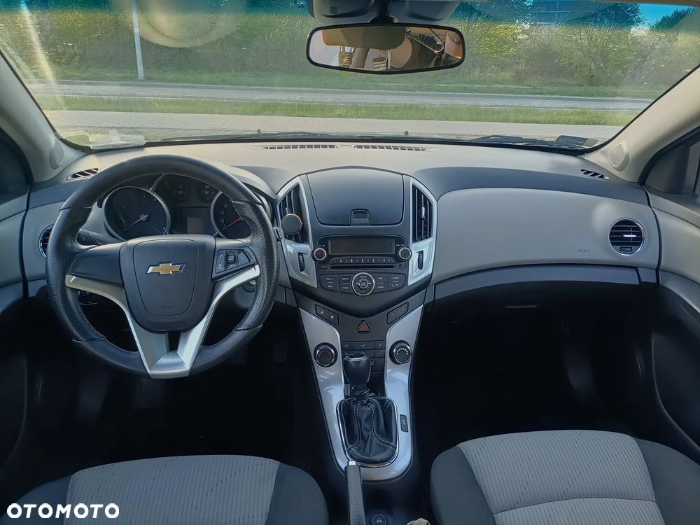 Chevrolet Cruze 1.8 LS+ - 9